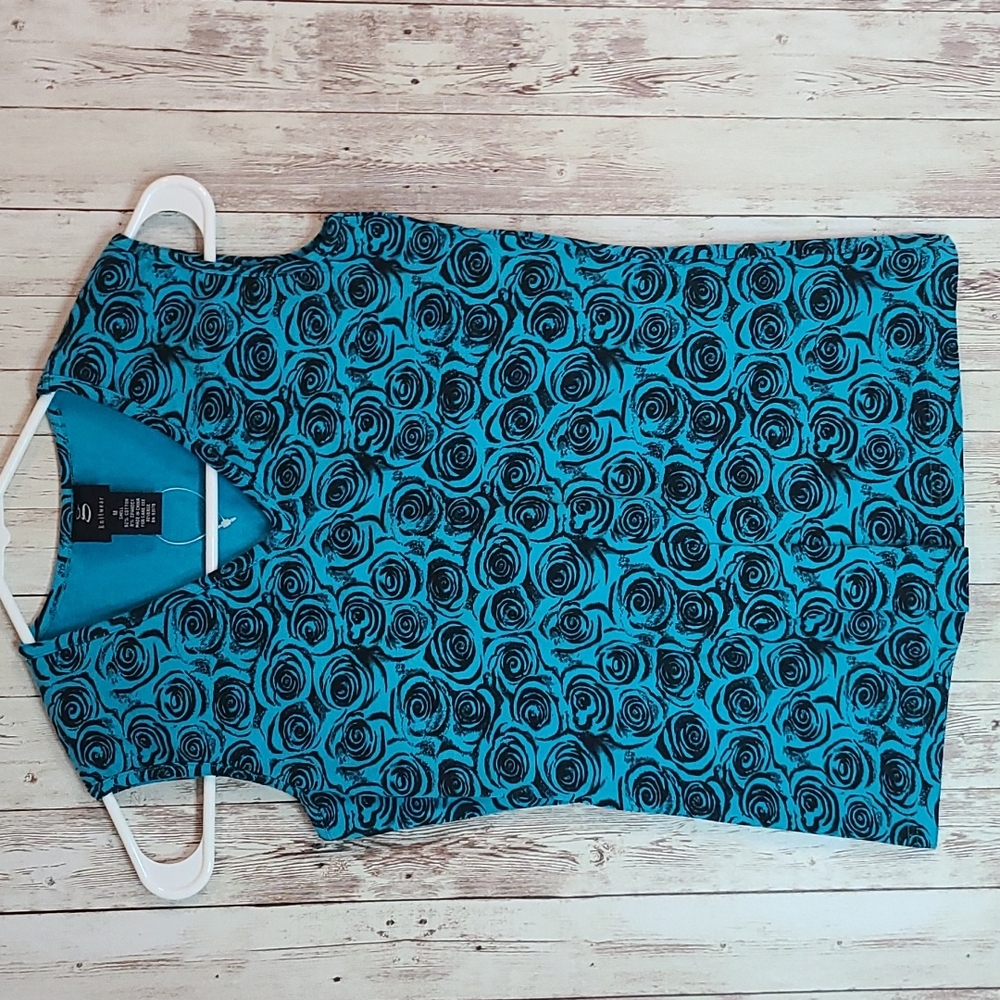 🍭3/$25🍭 g knitwear Teal and Black Rose print Tank NWOT